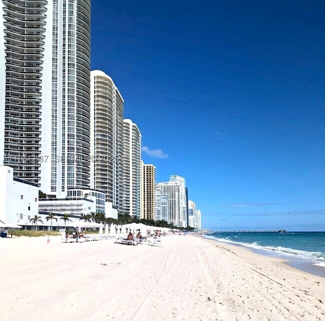 Building Photo - 15811 Collins Ave
