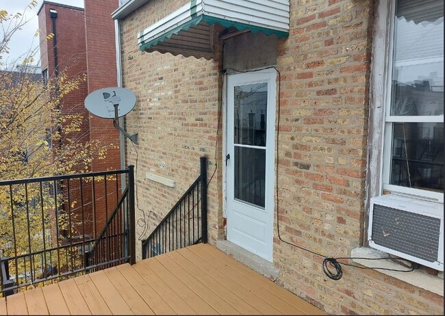 Building Photo - 1420 N Western Ave