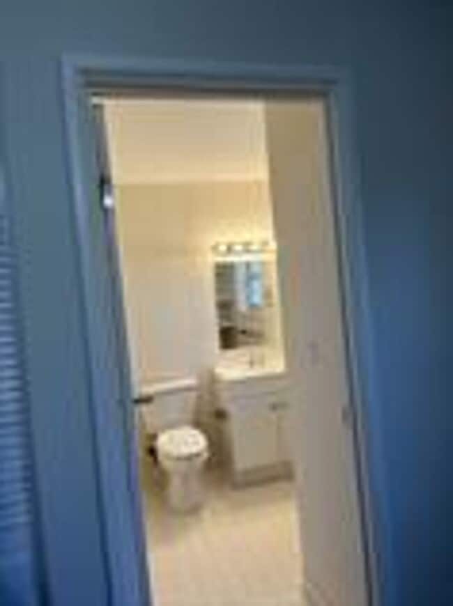 Building Photo - Elmwood Apartments- 1 and 2 Bedrooms w/ WD...