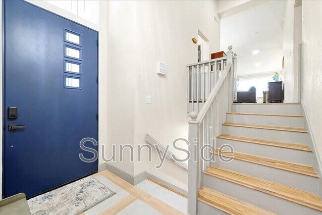 Building Photo - 42 Nottingham Way