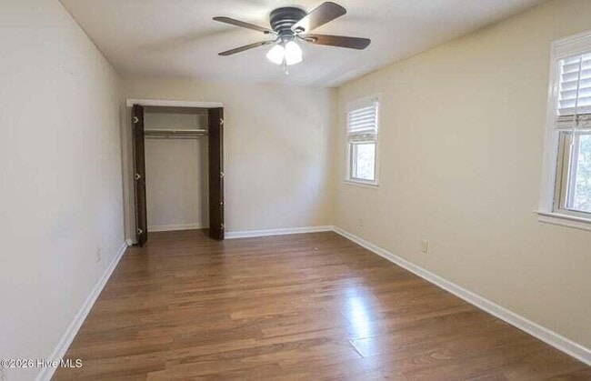 Building Photo - 809 Houndslake Dr