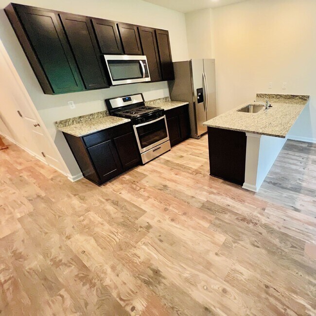 Building Photo - 3br 2.5ba Townhome Northeastern SD!
