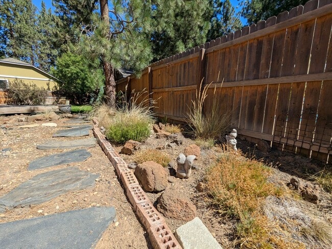 Building Photo - Comfort Meets Convenience in this Dog-Frie...