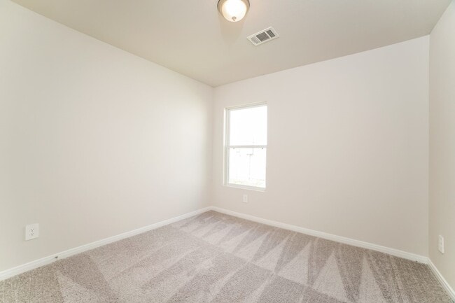 Building Photo - 15645 Briar Forest Dr