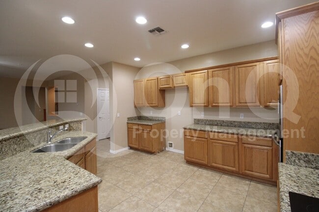 Building Photo - 3951 E Ravenswood Dr