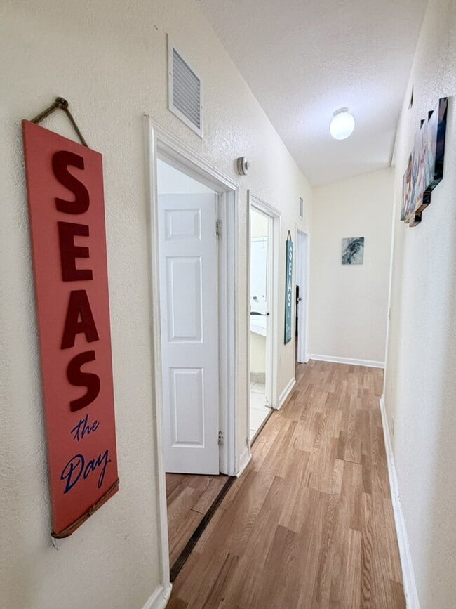 Building Photo - "Charming 1-Bedroom for Rent, Oasis in Vibrant West Palm Beach – Your Ideal Urban Retreat!"