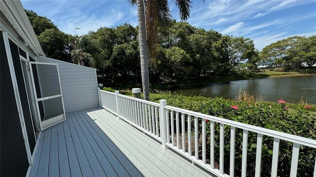 Building Photo - 950 Waterside Ln