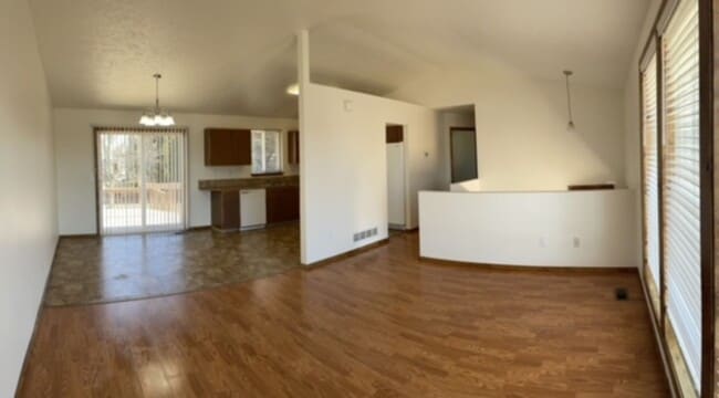 Building Photo - $2,100 / 4br - 1969ft2 - ?? Newman Lake 4B...