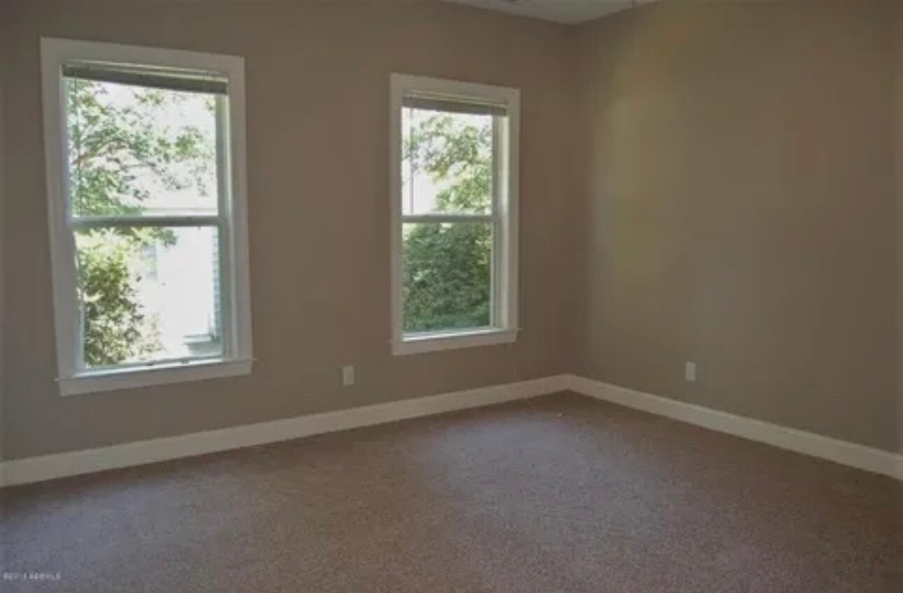 Building Photo - 8 Lagaree Ct