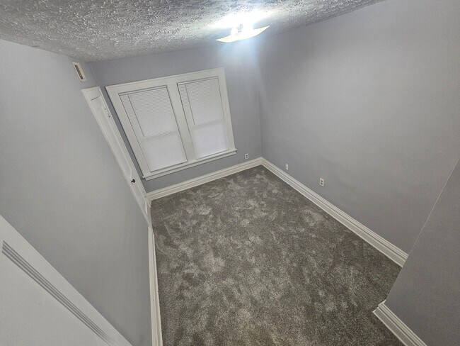 Building Photo - 1308 Loretta Ave