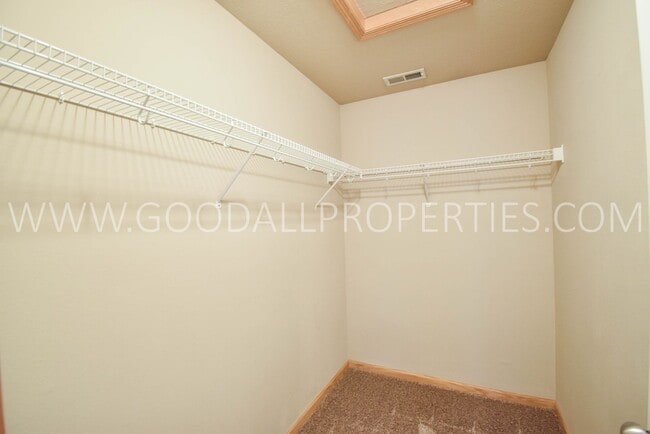 Building Photo - 15404 Townsend Ave