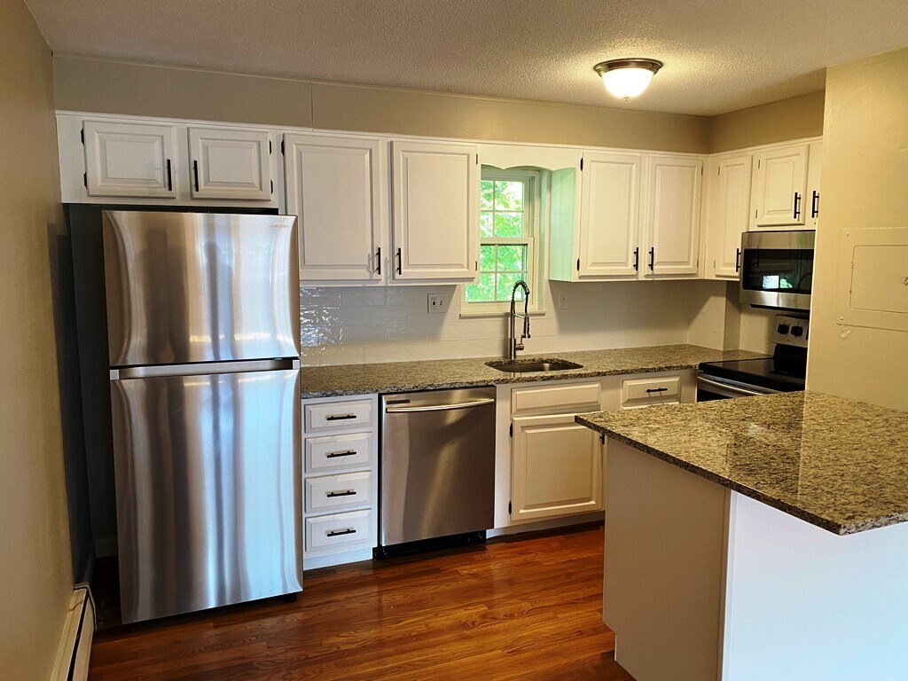Kitchen - 25 Arlington Rd