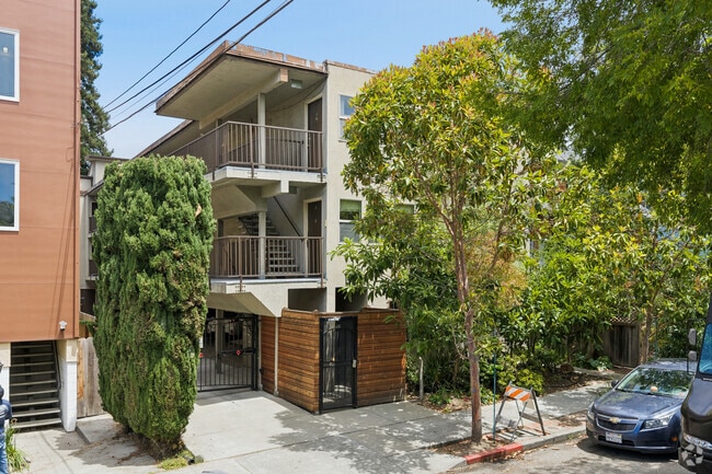 Building Photo - 2025 Francisco St.