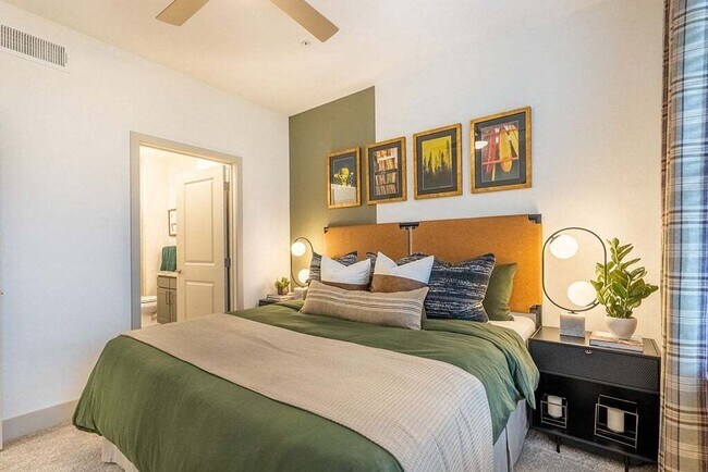 Building Photo - Move-In Special! 8 Weeks Free + $500 Off
