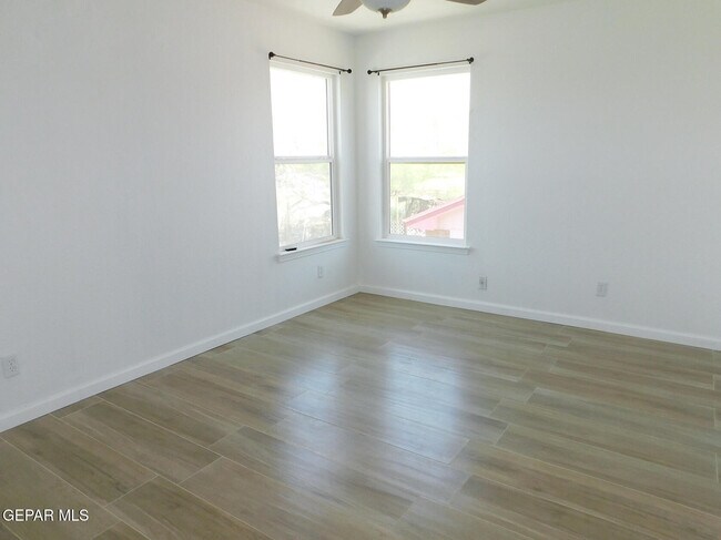 Building Photo - 617 Colchester Dr