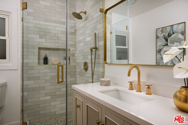 Building Photo - 885 Montecito Dr