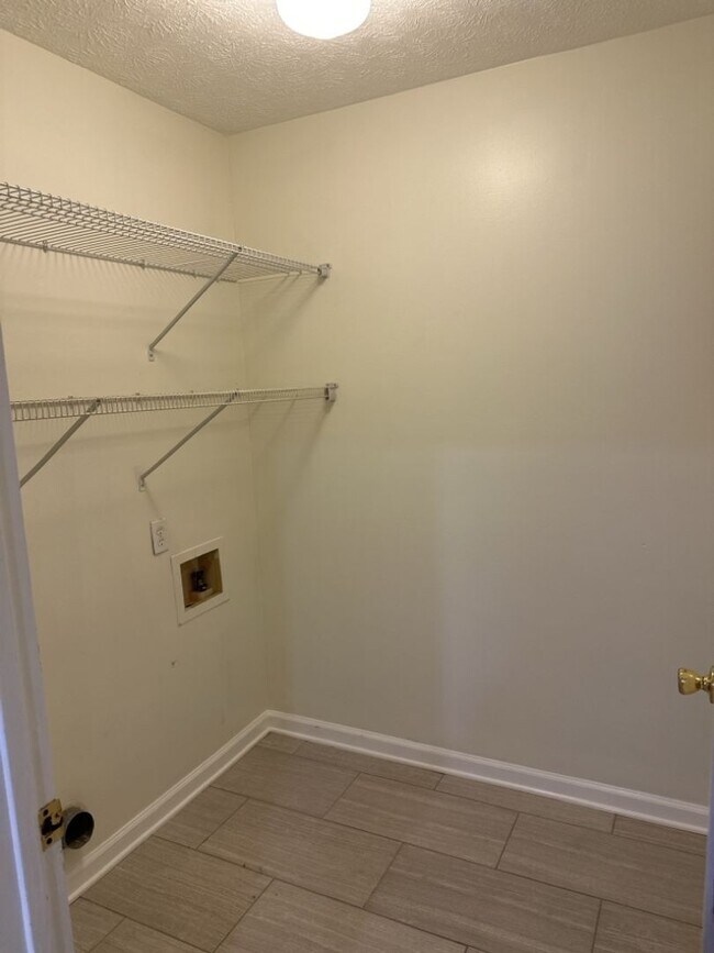 Building Photo - 112 Teal Lake Dr