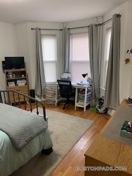 Building Photo - 91-93-93 Calumet St