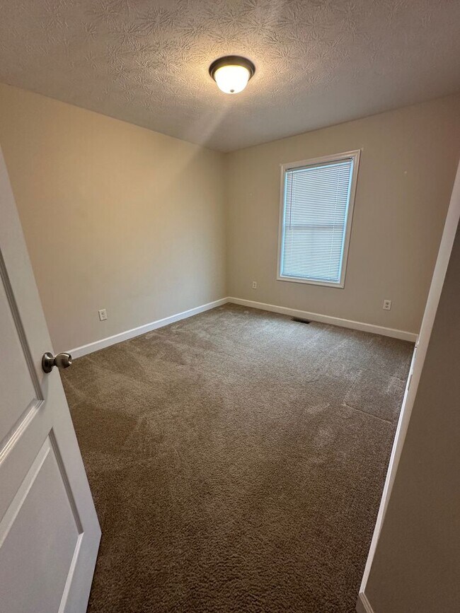 Building Photo - Townhouse for Rent in Cedar Point
