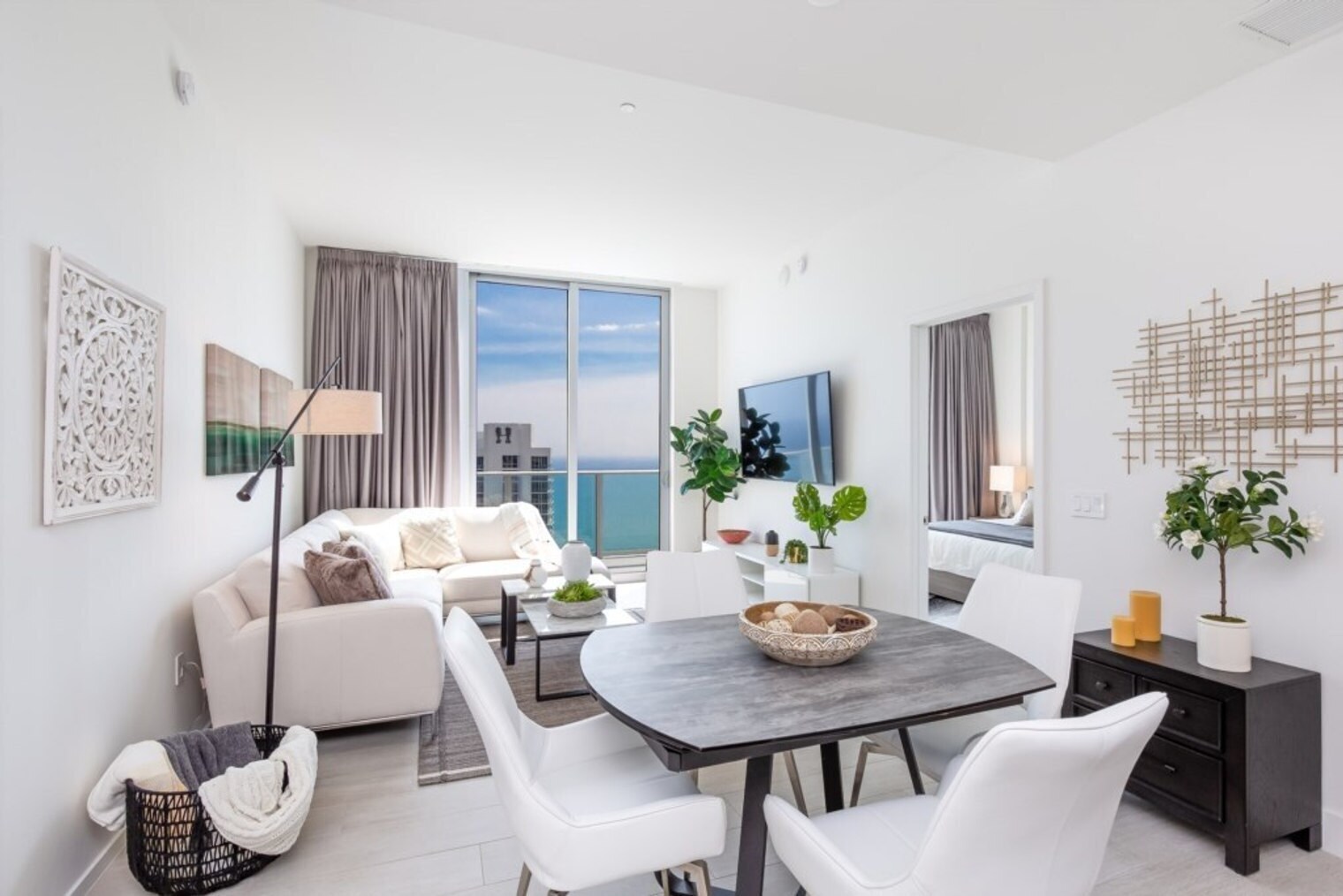 Building Photo - 4010 S Ocean Dr