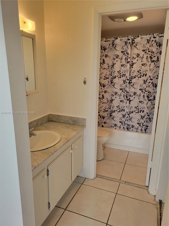 Building Photo - 1300 NE Miami Gardens Dr