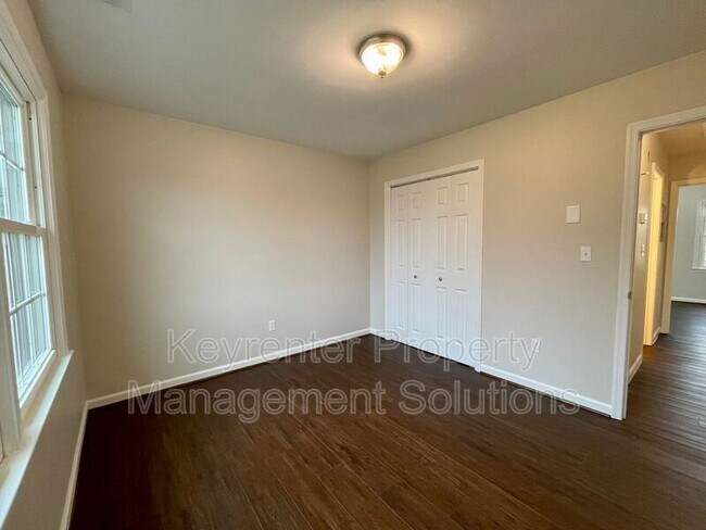 Building Photo - 1614 Plunkett St