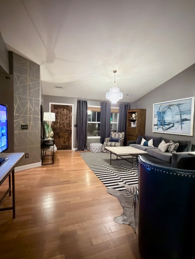 Building Photo - 1044 Hummingbird Ln