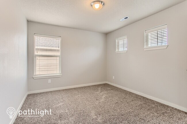 Building Photo - 1053 Nw 1st Ave, Canby, OR, 97013