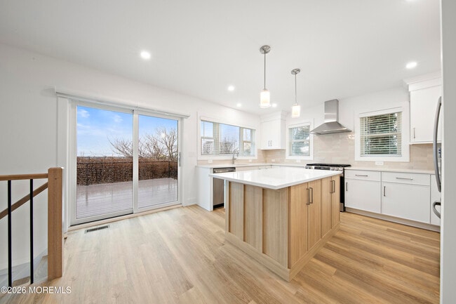 Building Photo - 427 Hoyt St