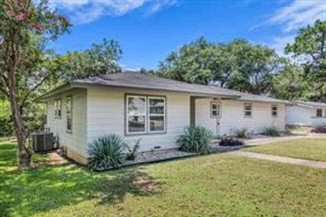 Building Photo - 4600 Cedar Mountain Dr