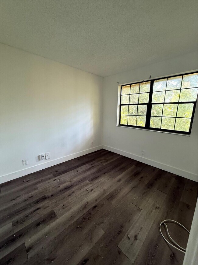 Building Photo - 2866 Coral Springs Dr