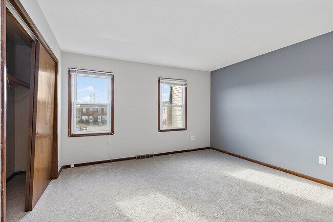 Building Photo - 1696 Shamrock Ct