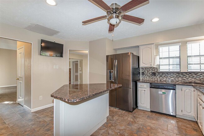 Building Photo - 10131 Wayward Wind Ln