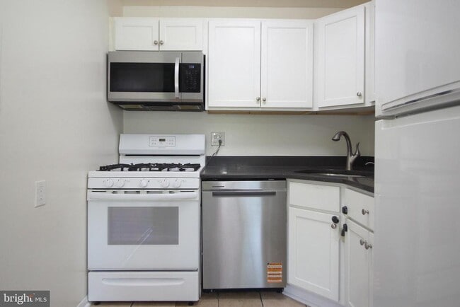 Building Photo - 1511 S George Mason Dr
