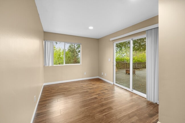 Building Photo - 5423 Mary Ln Dr