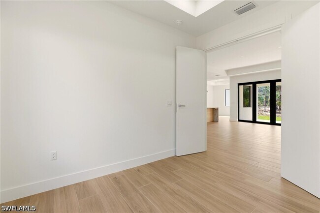 Building Photo - 1514 47th Ave NE