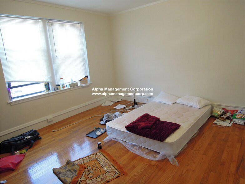 Building Photo - 349 Pleasant St