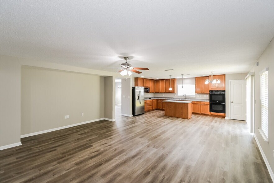 Building Photo - 76309 Deerwood Dr