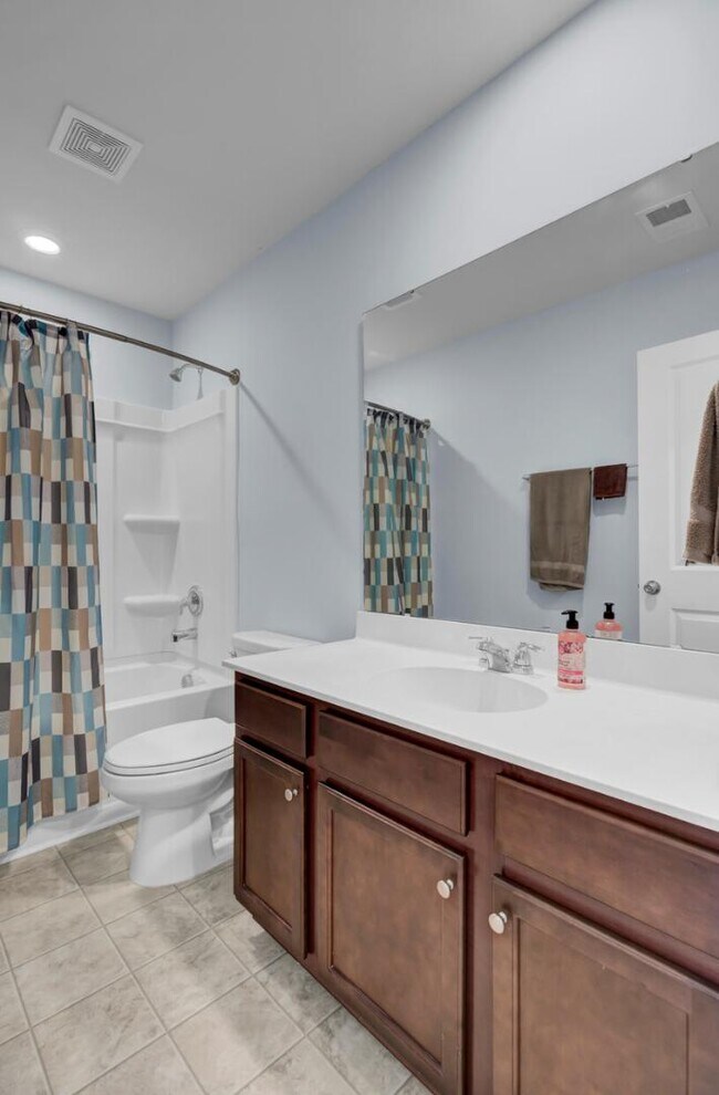 Building Photo - 131 Lakestone Rd