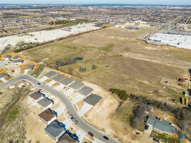 Building Photo - 3505 Abraham Dr