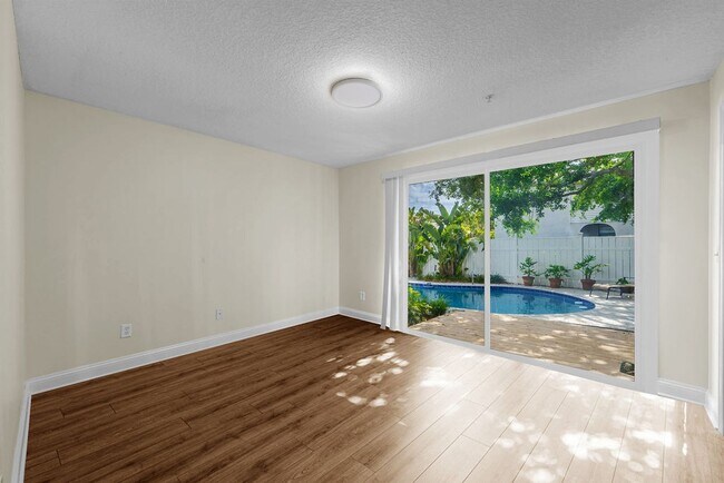Building Photo - Feel the Ocean Breezes