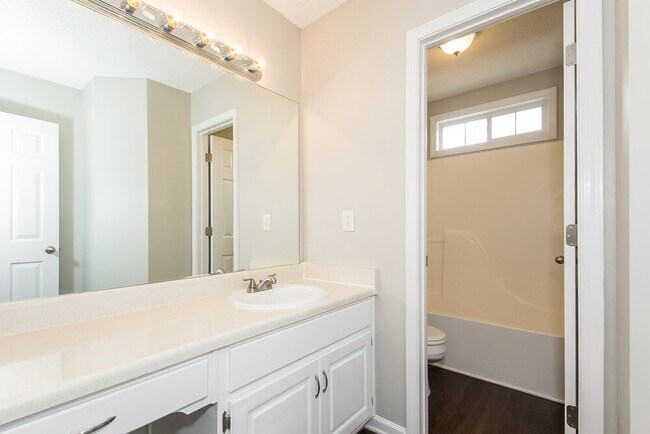 Building Photo - 717 White Dove Dr