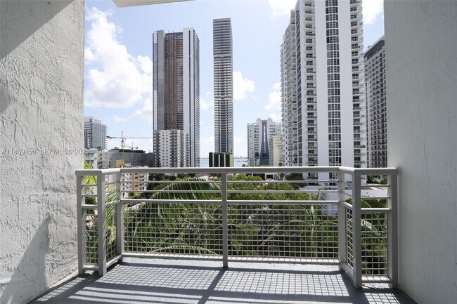 Building Photo - 2200 NE 4th Ave