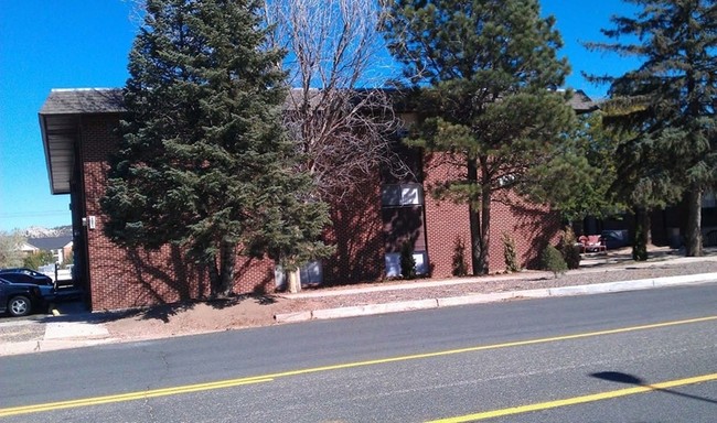 Building Photo - Chestnut Heights
