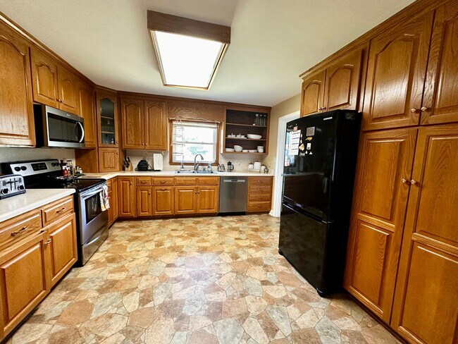 Building Photo - Comfortable Christiansburg Home with Great Location