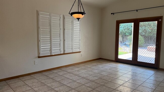 Building Photo - 521 Sherwood Ct