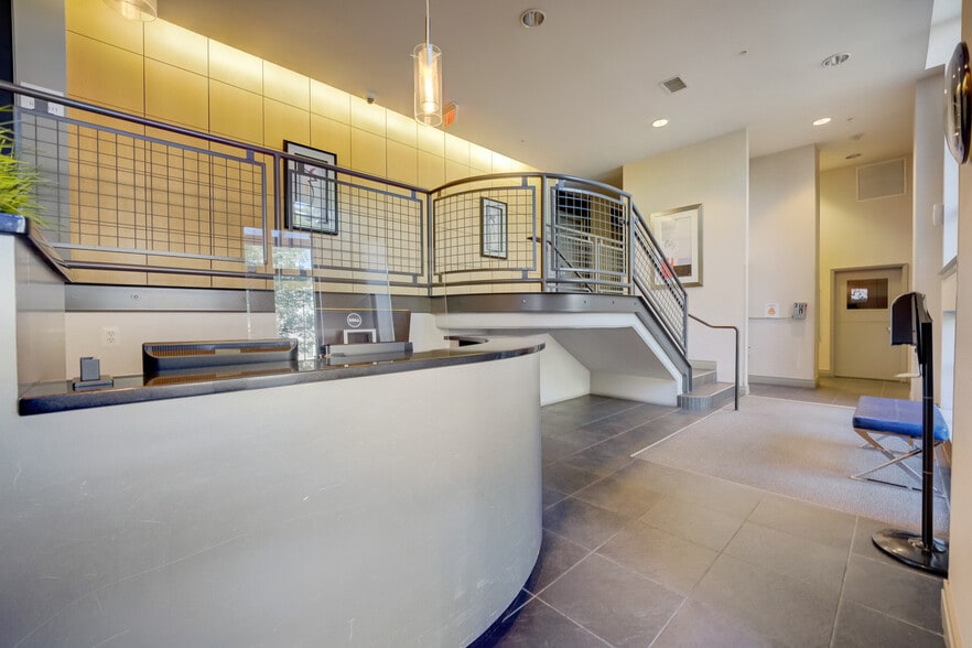 Lobby - 2020 12th St NW