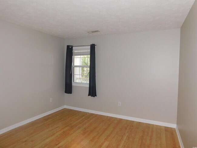 Building Photo - 517 White River Dr