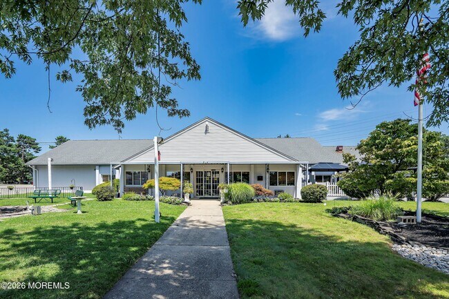 Building Photo - 1734 Yorktowne Blvd