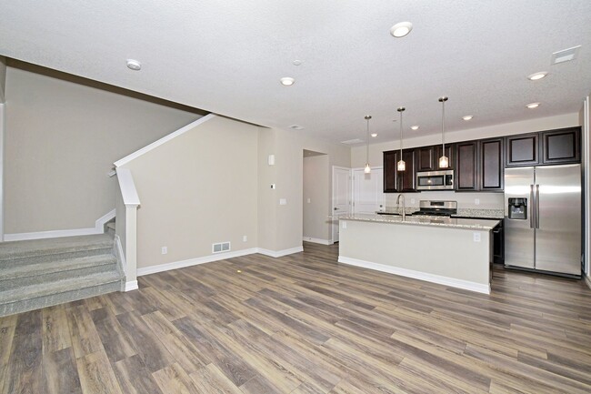 Building Photo - Gorgeous Townhome at Victory Ridge!